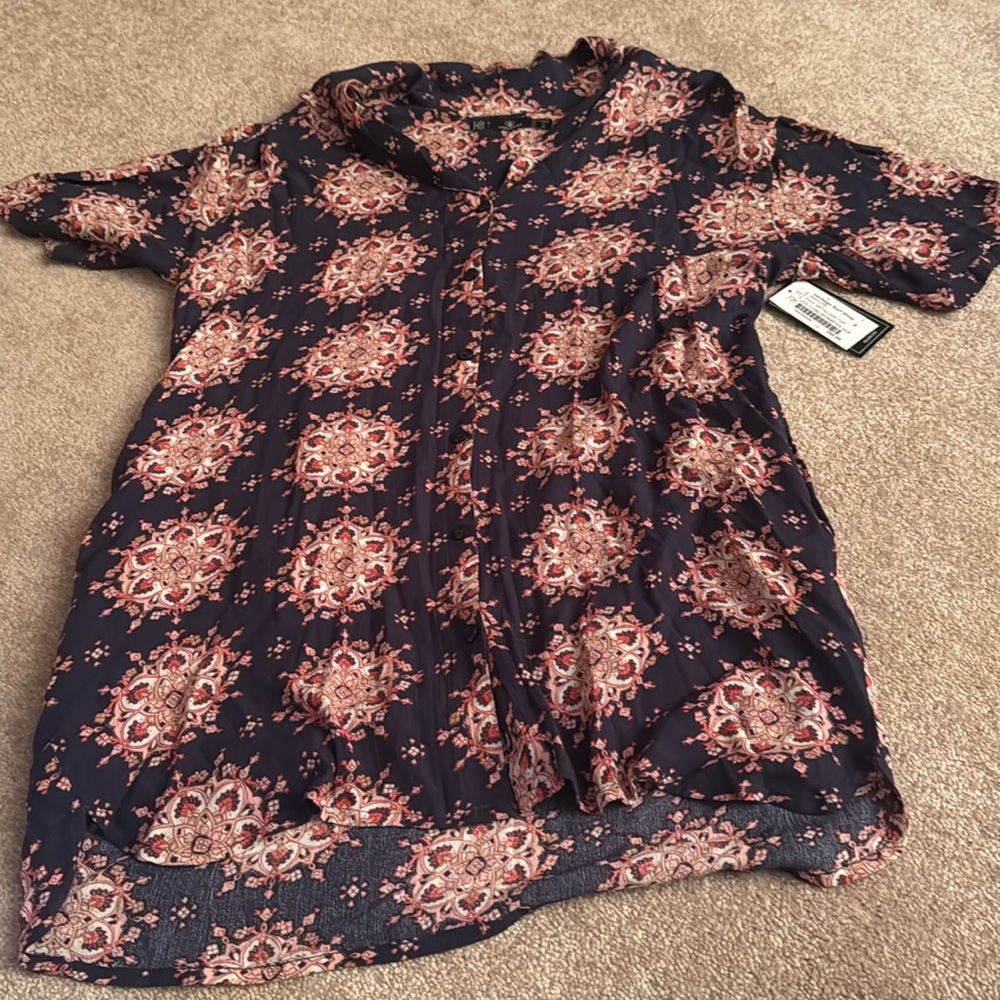 BNWT volcom thee metallion top